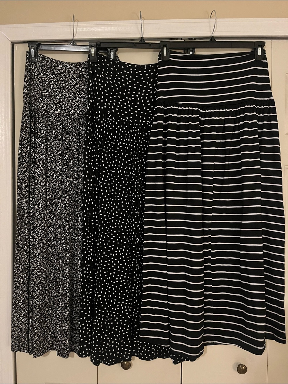 Black Pattern Mix Maxi Skirts - Women's Classic Black Maxi